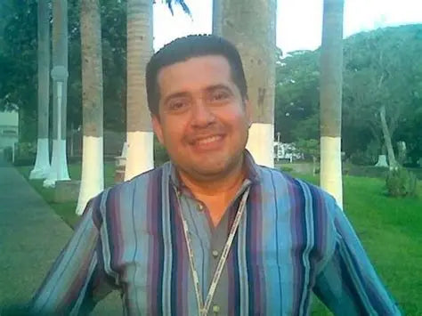 <em>Paco B.</em>